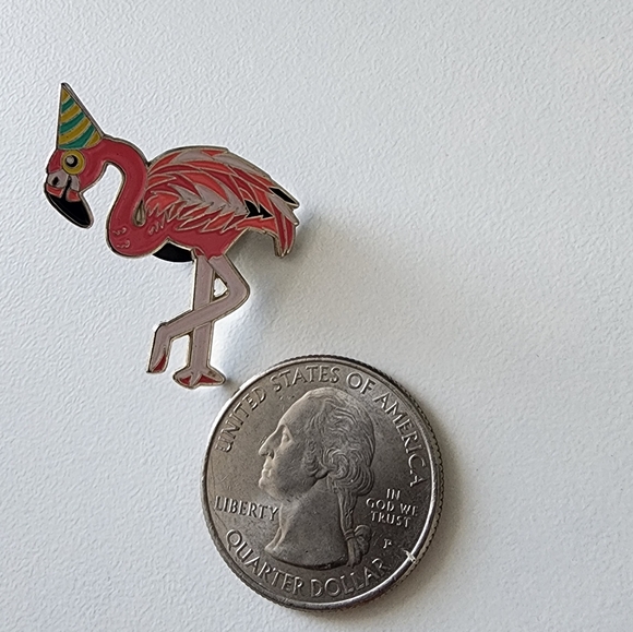 Birthday Flamingo pin - Picture 3 of 3